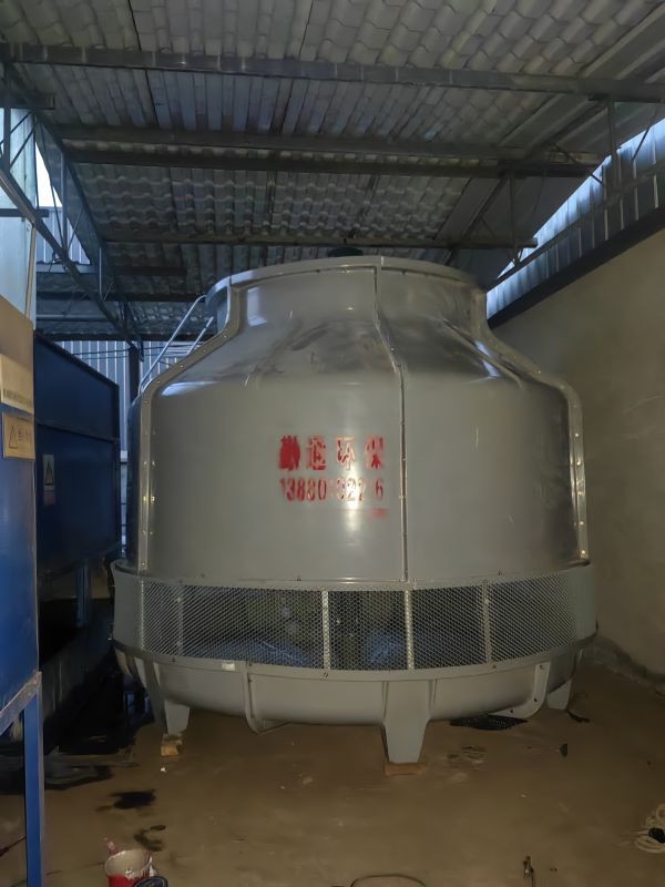 成都2<strong>200t玻璃钢冷却塔</strong>